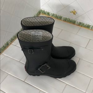 Black Chooka  mid calf racer rain boots. Women’s 9